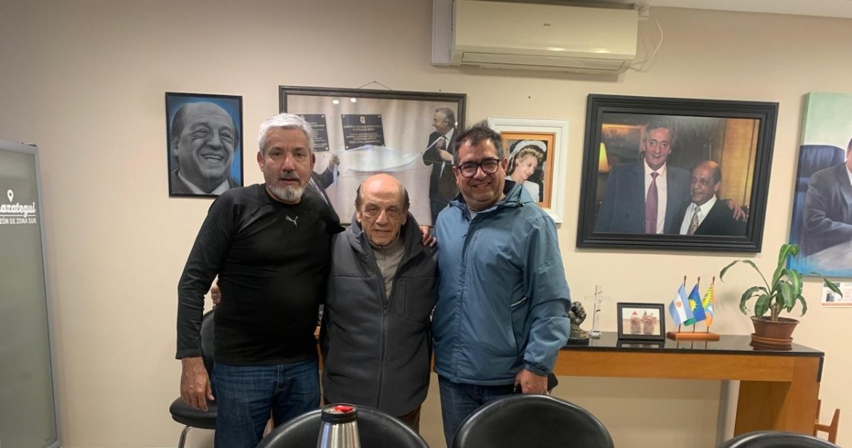 El intendente Juan José Mussi (Berazategui), junto a Gabriel Carril Campusano y Fabián Ardile.