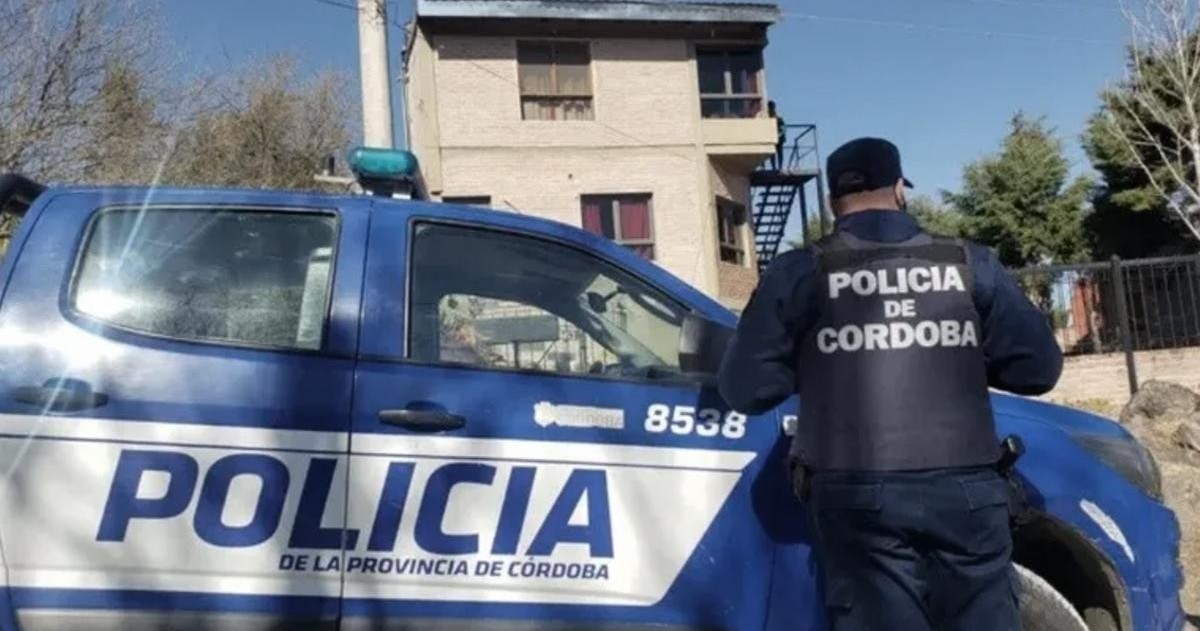 El cómplice se fugó en el automóvil que le había robado a la mujer y que, según las fuentes, luego fue encontrado chocado.