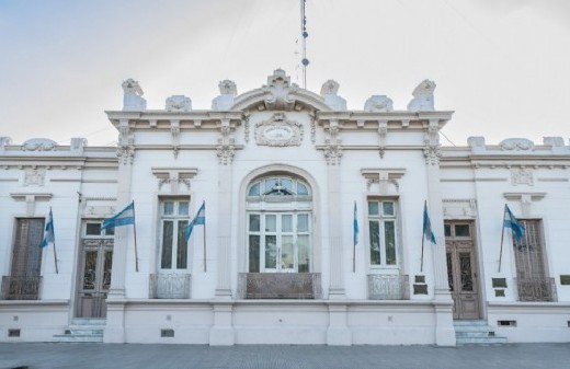 Moreno volvió al centro de la polémica por supuestas maniobras con fondos y maquinaria pública