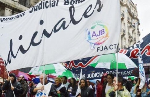 Judiciales bonaerenses piden reapertura de las paritarias