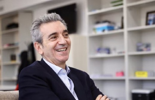 Randazzo y Gray enfrentan presión para mostrar resultados en las encuestas