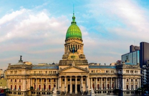 Advierten sobre un posible proceso de acumulación política detrás de reformas económicas y administrativas