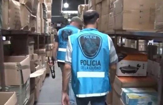 Megaoperativo en Once: secuestraron más de 29 mil productos apócrifos destinados a la venta callejera valuados en 87 millones de pesos