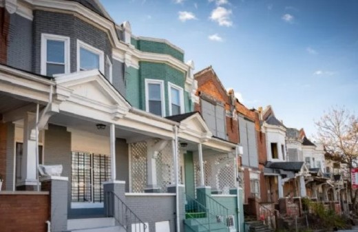 Crece la presión sobre el platense Fernando Plastino por operaciones que habrían agravado el deterioro habitacional en barrios de Baltimore