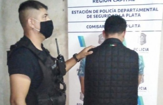 La Plata: un joven fue detenido por ir a la puerta de un boliche con una pistola en la cintura