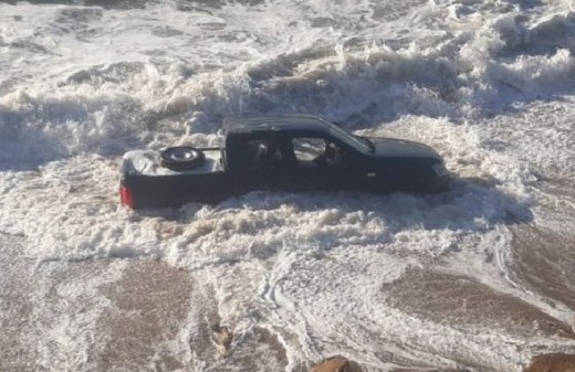 Buscan en General Pueyrredón a un femicida: su camioneta apareció en el mar