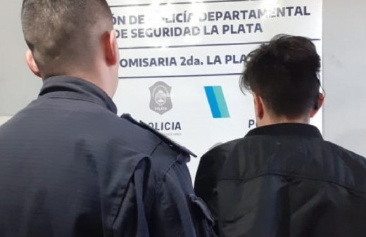 Crece el delito en La Plata: en pleno centro lo detuvieron vendiendo droga