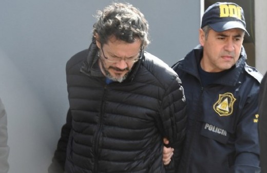 Del Río pidió la detención del médico que hizo la autopsia de sus padres