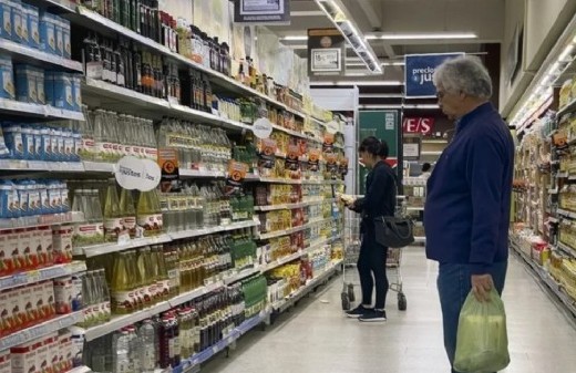 Río Negro pierde competitividad y los comercios reportan la peor caída de ventas en años