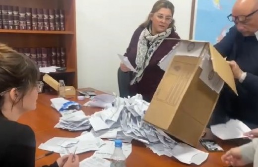 Sorpresa en el recuento final por la intendencia de La Plata: dos urnas estaban vacías y podrían impugnarlas