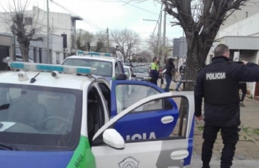 Encañonaron a una mujer en La Plata y la obligaron a bajar de la camioneta para robársela