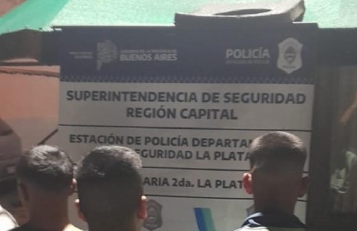 Menores protagonizaron una intensa persecución en La Plata: uno de ellos se tiró de la moto en movimiento