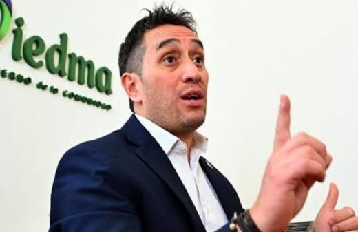 Río Negro: Castro enfrenta a la prensa mientras todavía debe explicar una adjudicación millonaria a la firma de su cuñado