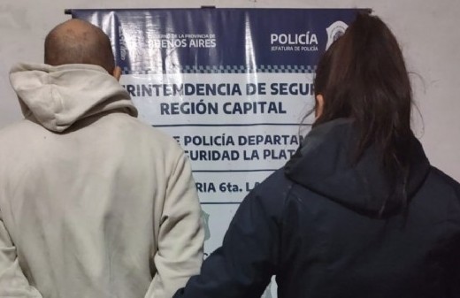 Con un revólver y más de 30 municiones cayó un hombre acusado de robar en La Plata