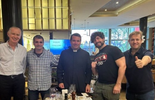 Los nacionalistas atribuyen al Gobierno una deriva globalista y denuncian difamaciones promovidas por el mileísmo