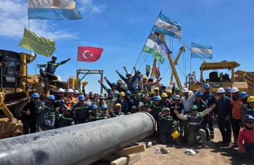 Río Negro celebra un oleoducto que promete futuro pero deja migajas