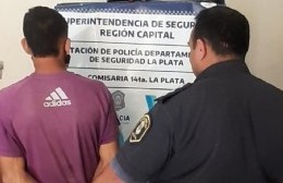 Detienen a violento que, tras consumir alcohol y pastillas, atacó a golpes a su pareja y a una amiga