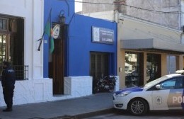 Manejaba a gran velocidad y con maniobras imprudentes por Diagonal 73, lo interceptaron y descubrieron que la moto era robada