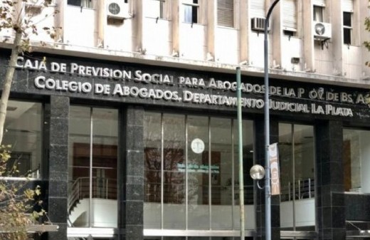 Investigan por "falsa denuncia" a dos abogadas de La Plata, una de ellas empleada del Ministerio de la Mujer