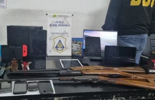 Amenazas a colegios: el chico detenido tenía un arsenal en su casa