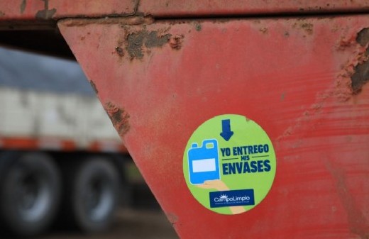 Ya se produce en serie bidones de fitosanitarios hechos con plástico reciclado de la agroindustria