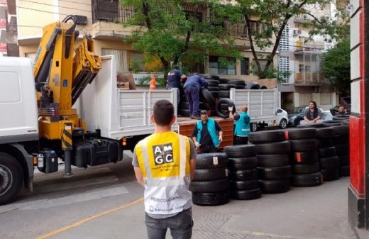 Venta ilegal: secuestraron 750 cubiertas y 90 llantas en Caballito