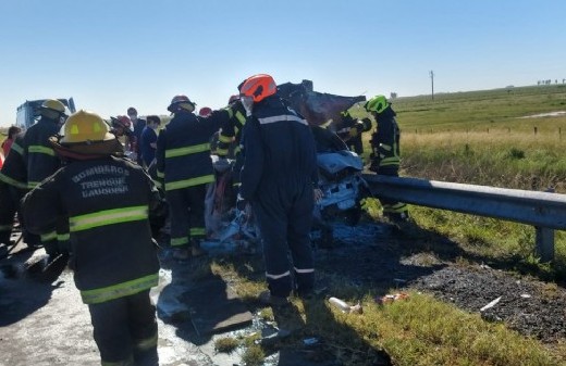 Trenque Lauquen: cinco personas murieron en un accidente en el que se embistieron de frente en la Ruta 5