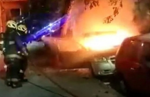 Balvanera: prendió fuego un auto abandonado de su madre y en su interior murió un hombre calcinado