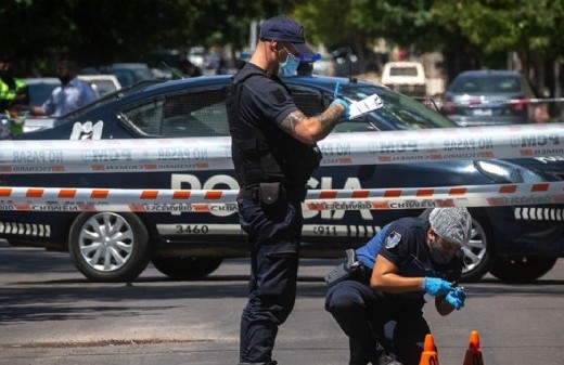 Mendoza: asesinaron a un hombre para robarle la zapatillas