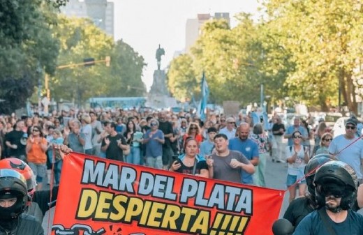 Denuncian a la cúpula policial de Mar del Plata por presunta agresión a jubilados que reclamaban mejoras salariales