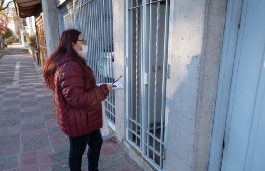 Le robaron el celular a una censista en Mendoza