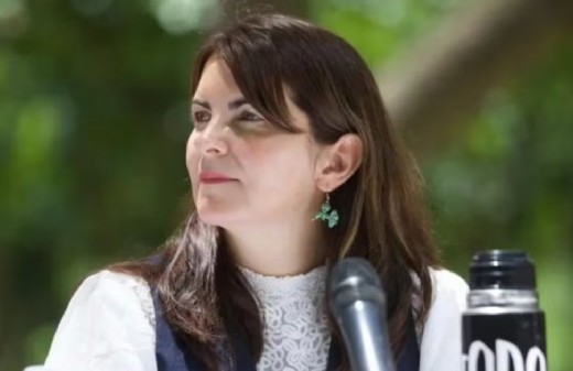 Moreno mira para otro lado ante el crecimiento económico de una funcionaria en otro distrito