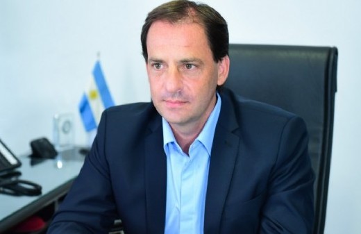 Escobar no logra disimular el malestar por la doble posición de Sujarchuk en decisiones clave y negocios urbanos