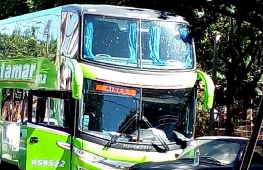 La Matanza: cinco delincuentes asaltaron un micro de larga distancia con 59 pasajeros en San Justo