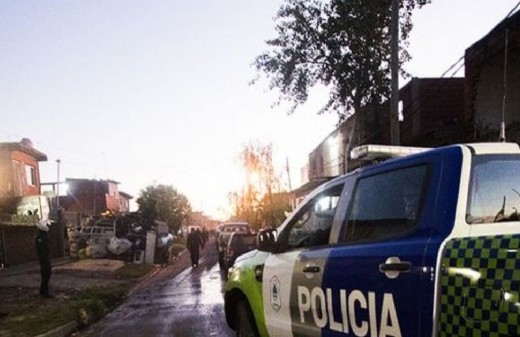 Detienen a un hombre que baleó a un vecino y permaneció 15 horas atrincherado en su casa de Lanús