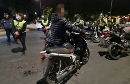 En la provincia de Córdoba detuvieron a 64 personas en diversos operativos policiales