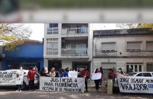 La querella denuncia que la prescripción se aplicó sin tener en cuenta la violencia intrafamiliar ni el poder del padre sobre la hija
