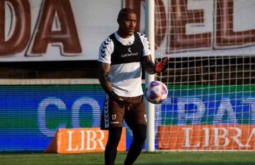 "Ella me mordió": la defensa del jugador de Platense acusado de golpear a su pareja durante una discusión