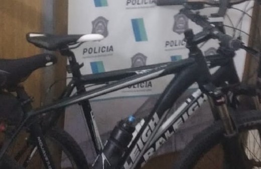 En La Plata detuvieron a dos jóvenes de entre 14 y 15 años robando dos bicicletas
