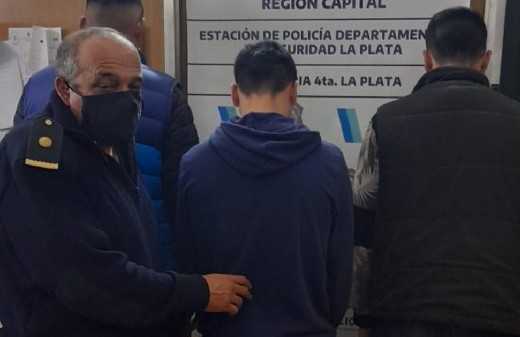 Venían del Conurbano para robar neumáticos en La Plata pero terminaron presos